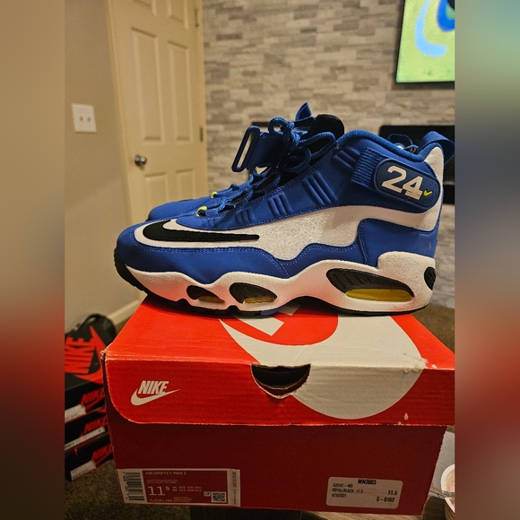 Mens Ken Griffey Jr Nike shoe 11.5 - Picture 1 of 6